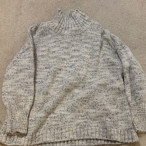 Cozy JJill Gray and White Women's Sweater, Medium
